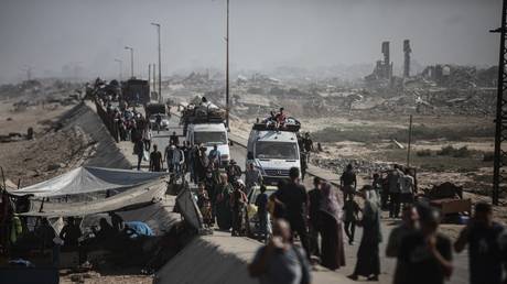 Palestinians move toward central Gaza in the Gaza Strip on September 15, 2025.