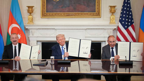 US President Donald Trump (C), Azerbaijani President Ilham Aliyev (L), and Armenian Prime Minister Nikol Pashinyan (R) in Washington, DC. August 8, 2025.