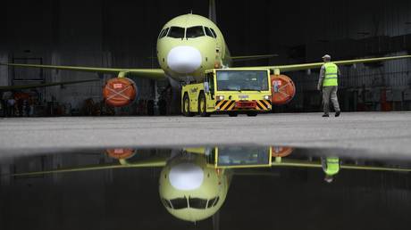 Sukhoi Superjet 100.